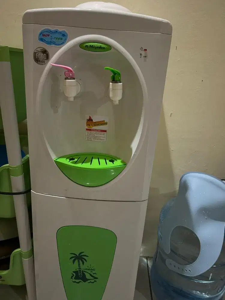 Dispenser air minum