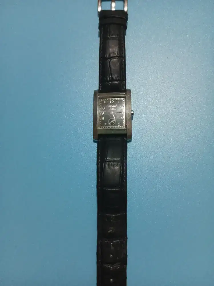 Fendi Unisex masih asli semuanya