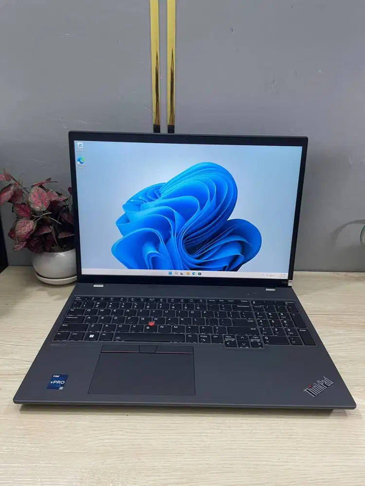 Laptop Lenovo Thinkpad P16s Core i7-1270P Ram 32GB VGA NVIDIA N-ETM