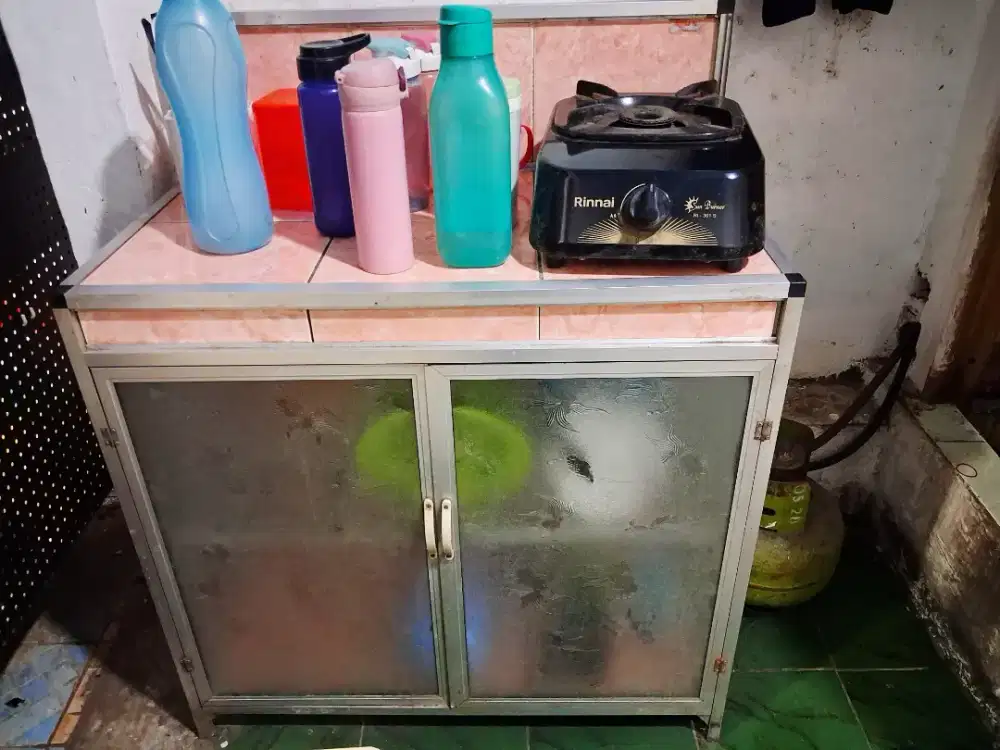 Rak kompor piring keramik alumunium kaca 2 pintu