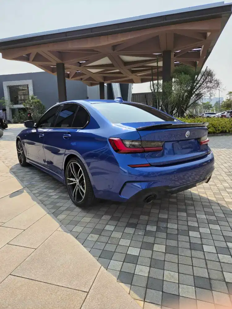 LOW ODO BMW 330i 2022 M Sport Jahre 330