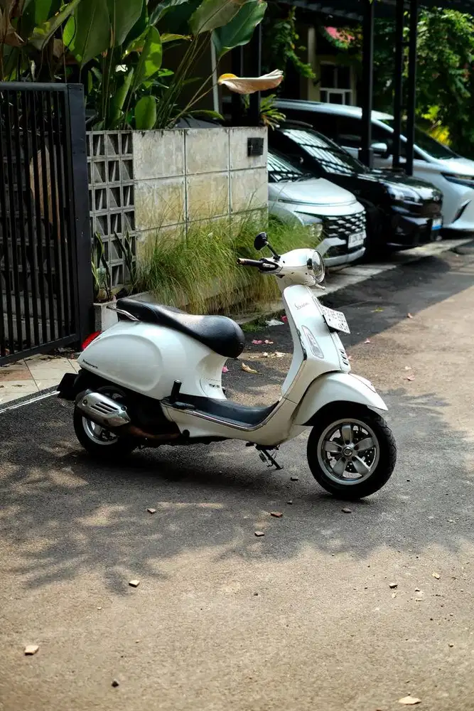 VESPA PRIMAVERA 150cc 3V PUTIH TERAWAT