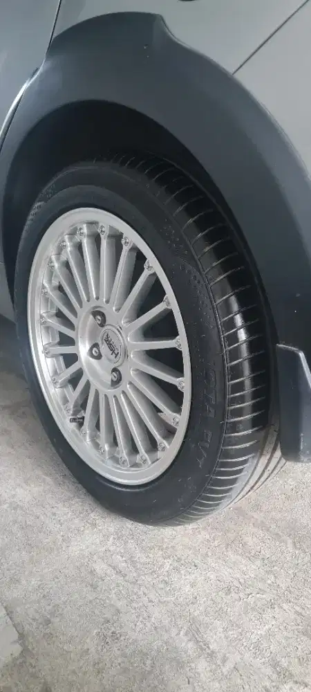 VELG HRS 17 dan BAN ACCELERA IOTA EVT 215/50