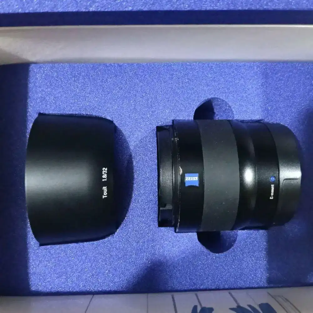 Lensa Zeiss touit 1.8/32