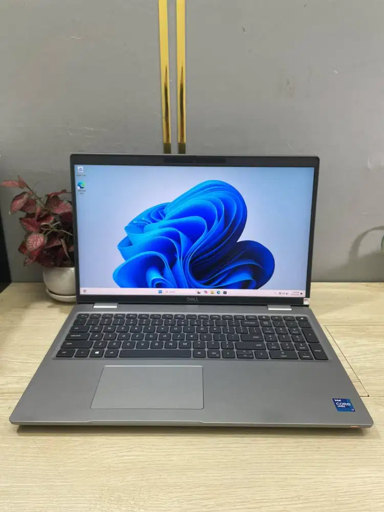 Laptop DELL 5521 CORE i7 g11 16gb ssd 256 LAYAR 15 inch kuliah kerja S