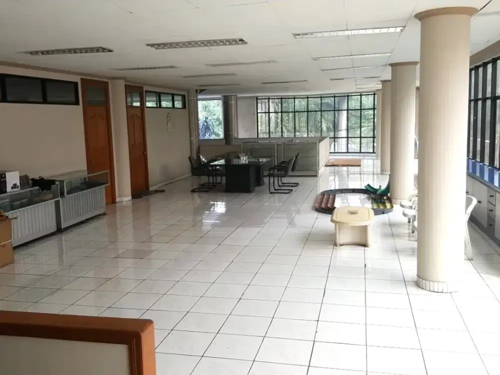 Dijual Gedung Kantor di Jalan Raya Grogol, 5 lantai, Parkir Luas, Strategis, Dekat Tol.