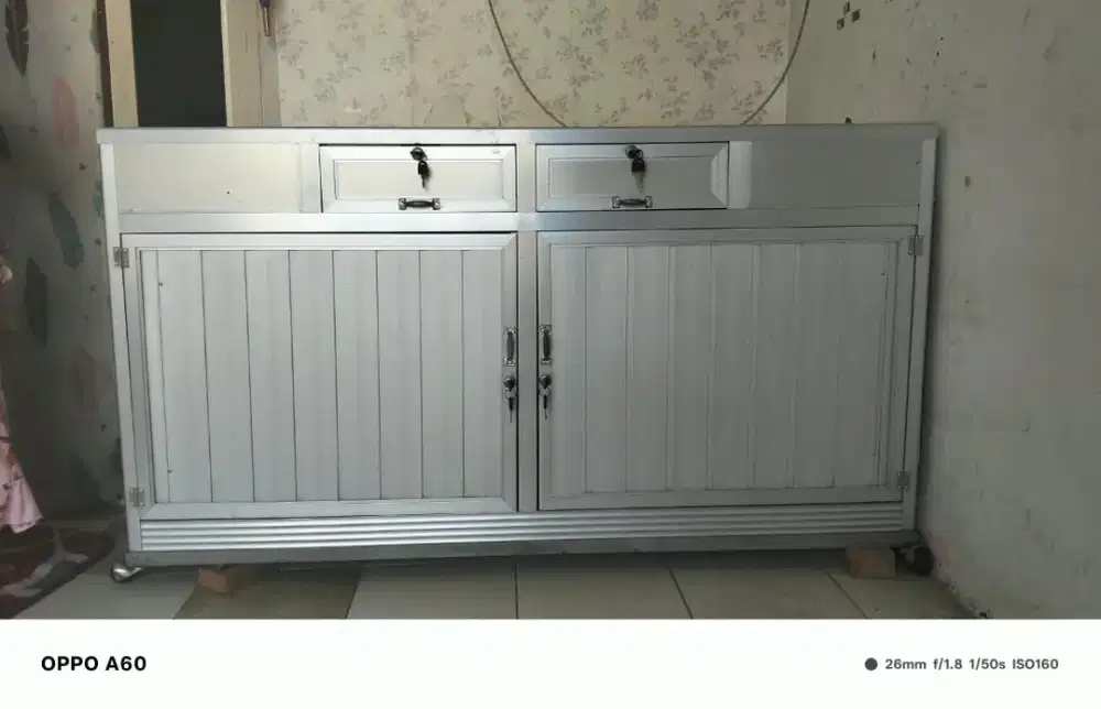 Bismillah, Di jual satu set booth meja dan etalase chiken