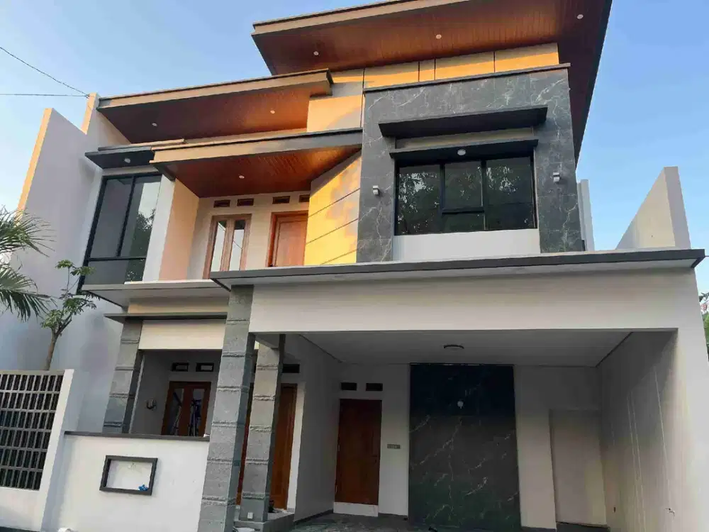 rumah mewah minimalis modern tengah kota dekat stadion Manahan