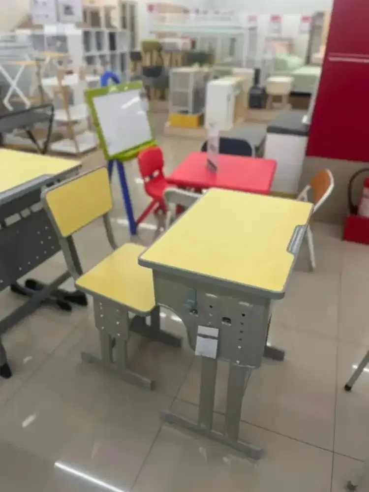 Kursi Sekolah Ergonomis