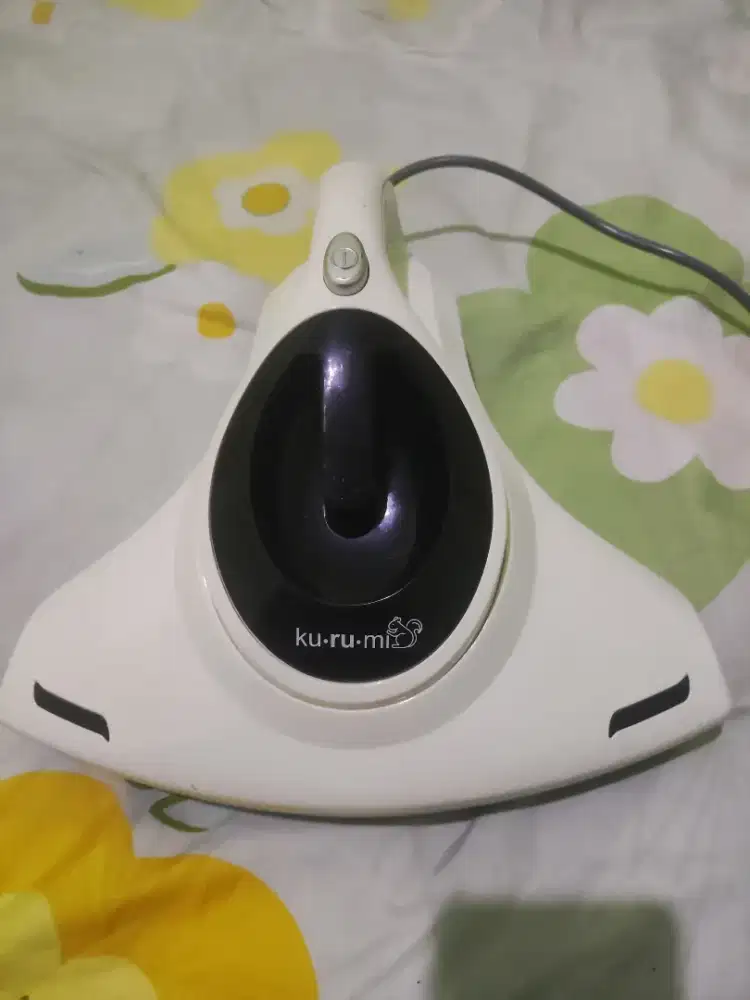 Preloved Vacuum Bed Kasur Kurumi Ku Ru Mi KV 01 White Vacuum Cleaner