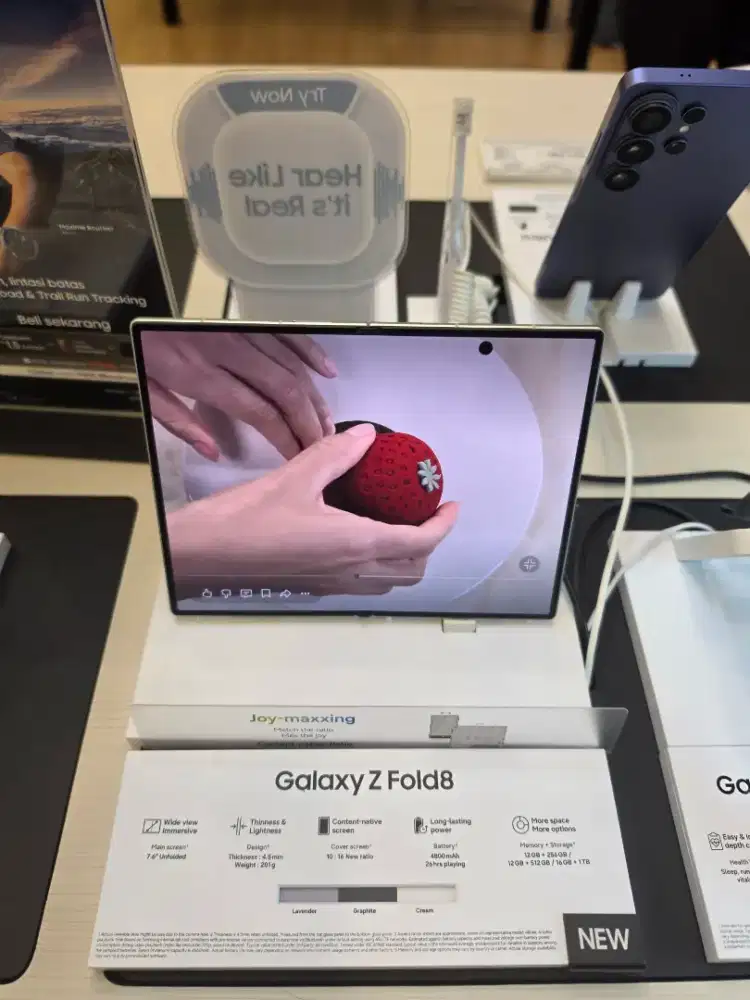 Galaxy fold 8 1tb free watch 8 44
