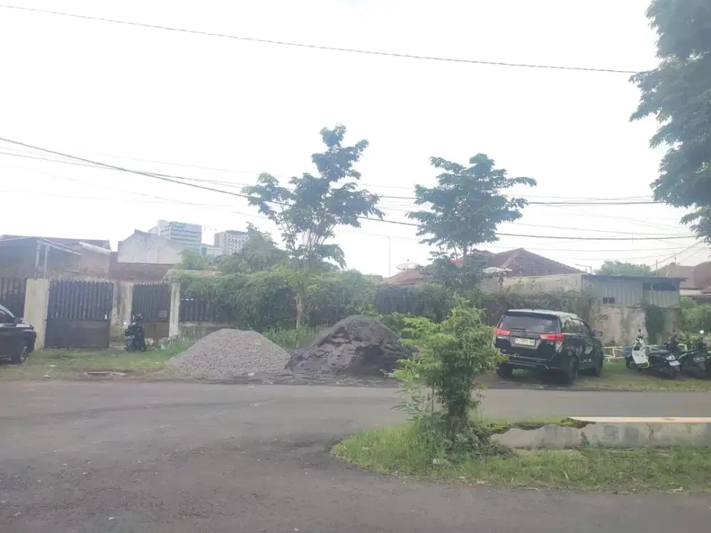 DIJUAL TANAH LUAS PINGGIR JALAN PERUMAHAN DEPAN LIPPO MALL JEMBER