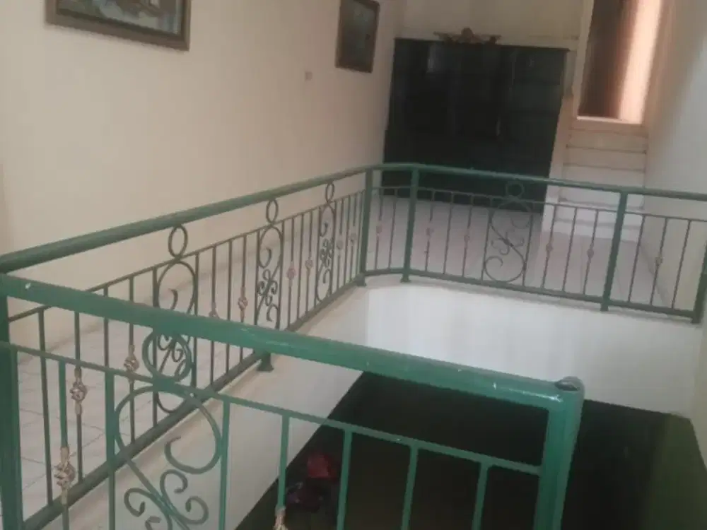 Rumah potensi Kost 3 lantai Kebon Baru deket stasiun Tebet