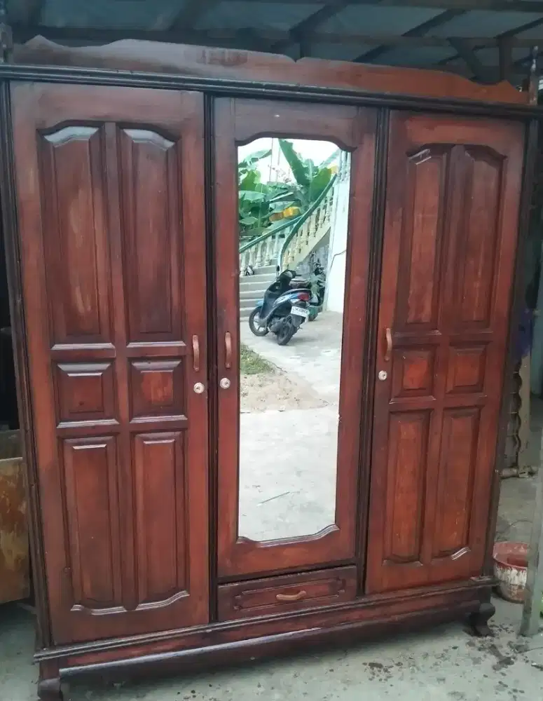 lemari pakaian jati tua lama