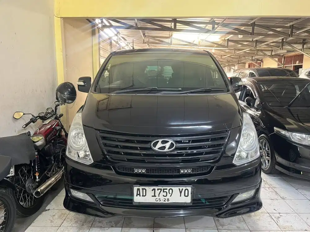 [MURAH] HYUNDAI H-1 STAREX DIESEL MT 2012 PAJAK PANJANG!