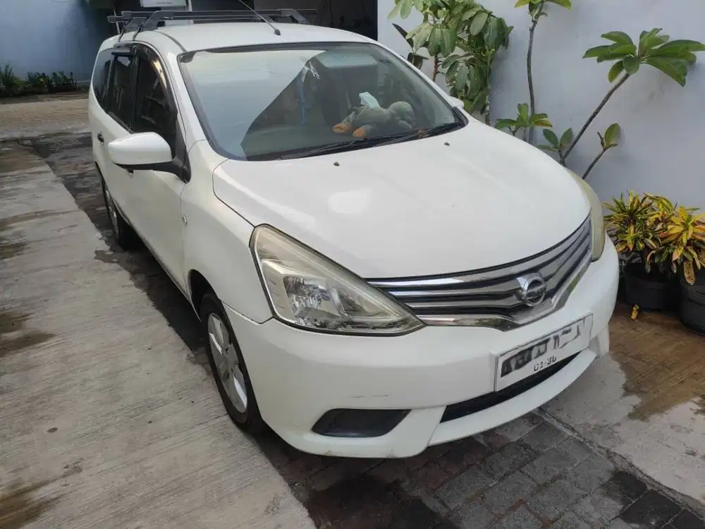 DIJUAL CEPAT - NISSAN GRAND LIVINA SV 2014 PUTIH ISTIMEWA