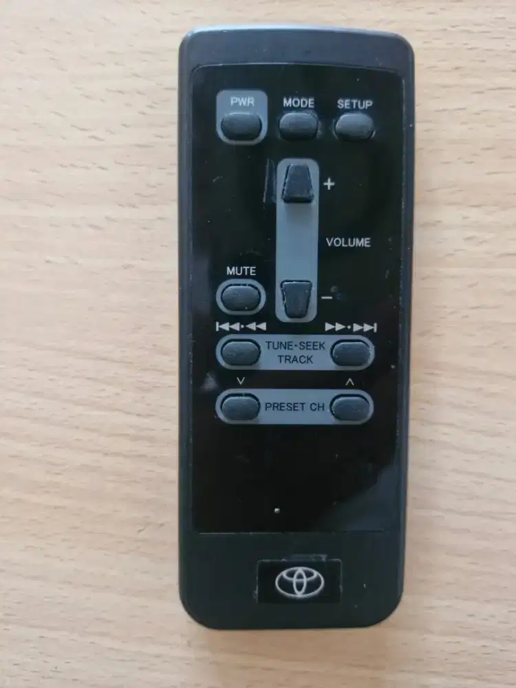 Remote TV plafon Innova type V tahun 2012 & Remote CD Tape Pioneer
