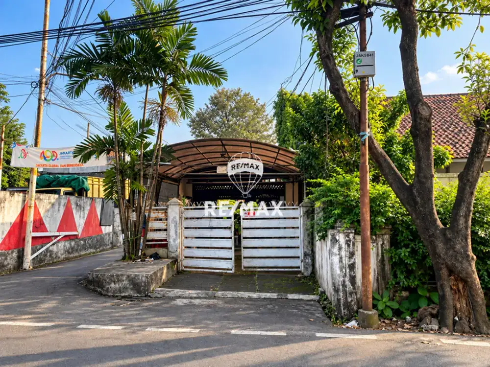 DIJUAL CEPAT RUMAH PINGGIR JALAN RAYA DI PEMUKIMAN ASRI PONDOK LABU JAKARTA SELATAN