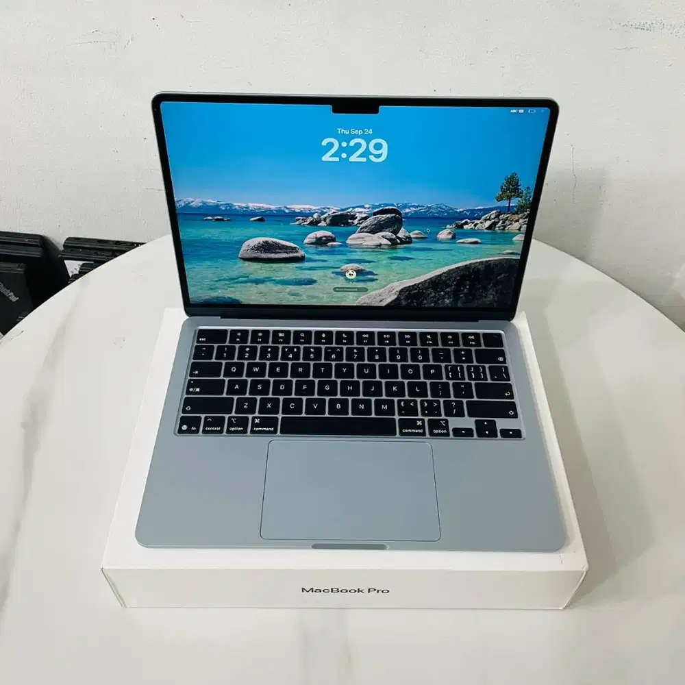 APPLE MACBOOK AIR M4 2024 16/256 LAYAR 13 INCH *EC
