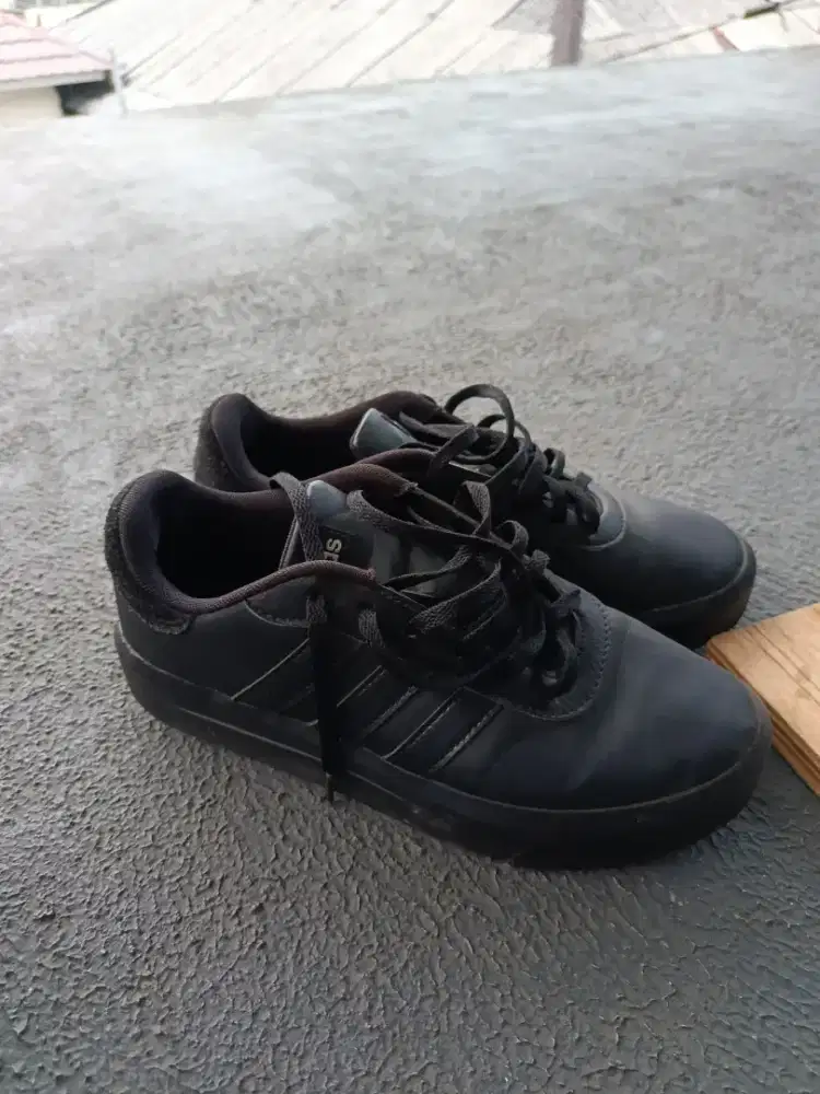 Sepatu Adidas court platform