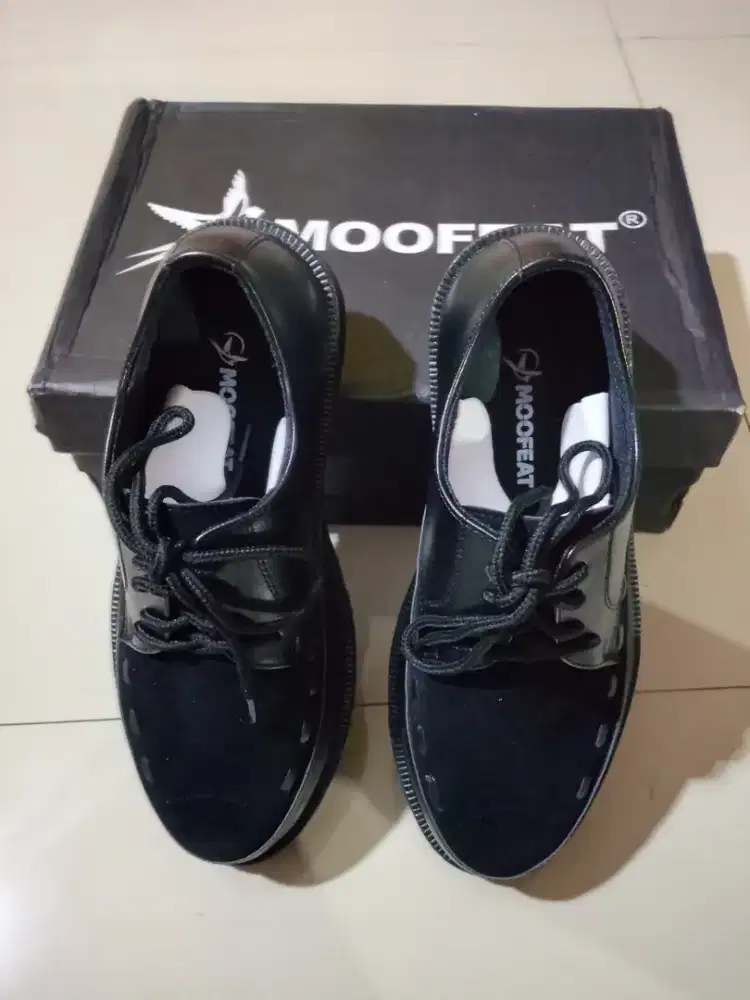 Sepatu Kulit Kasual Moofeat — Baru Belum Dipakai!
