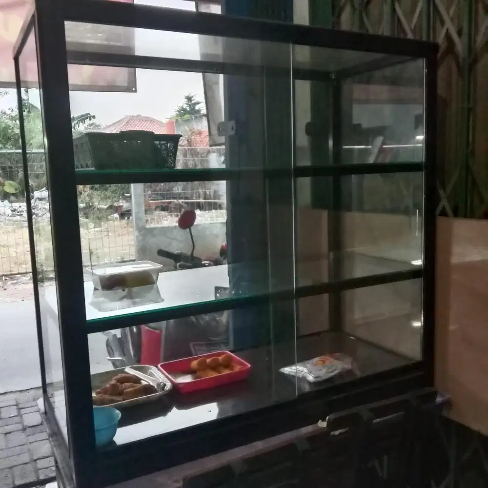 Etalase & perlengkapan usaha