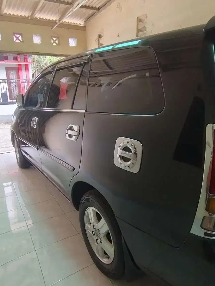 Toyota Kijang Innova 2005 Bensin
