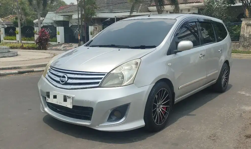 jual separoh harga, grand livina 2012 XV matic