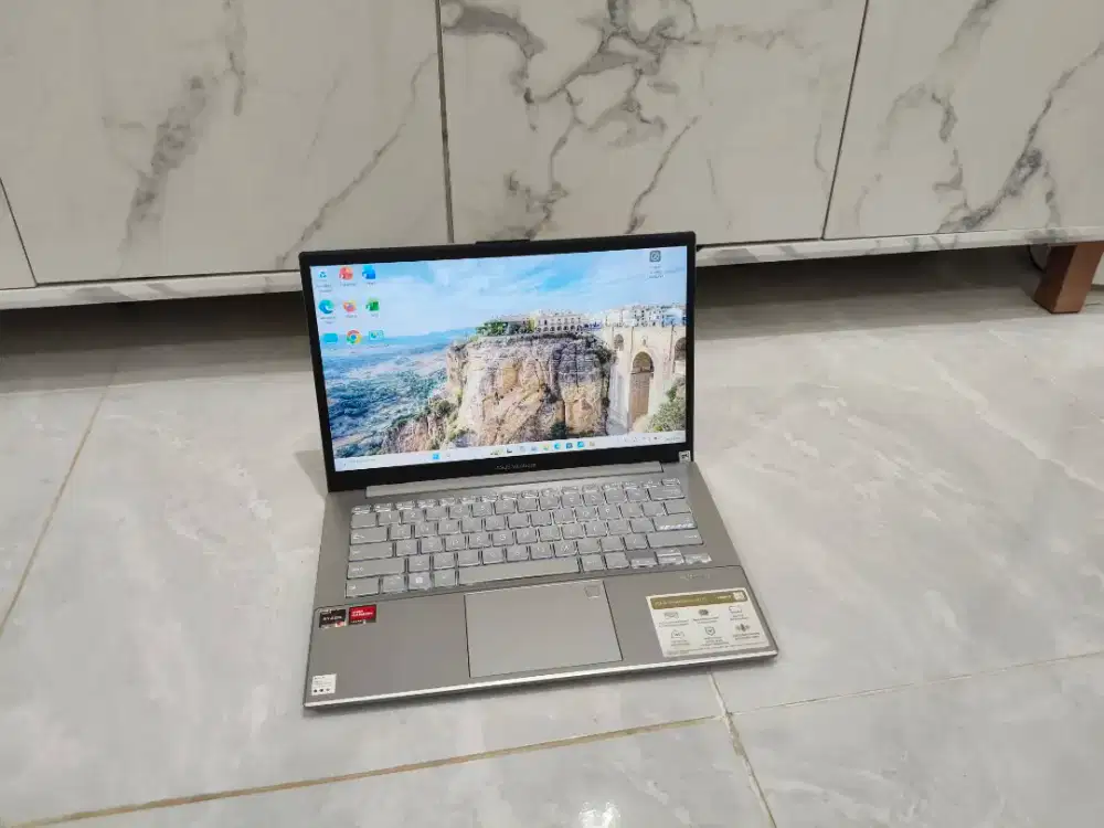 laptop asus ryzen 3 7320U 8/256GB