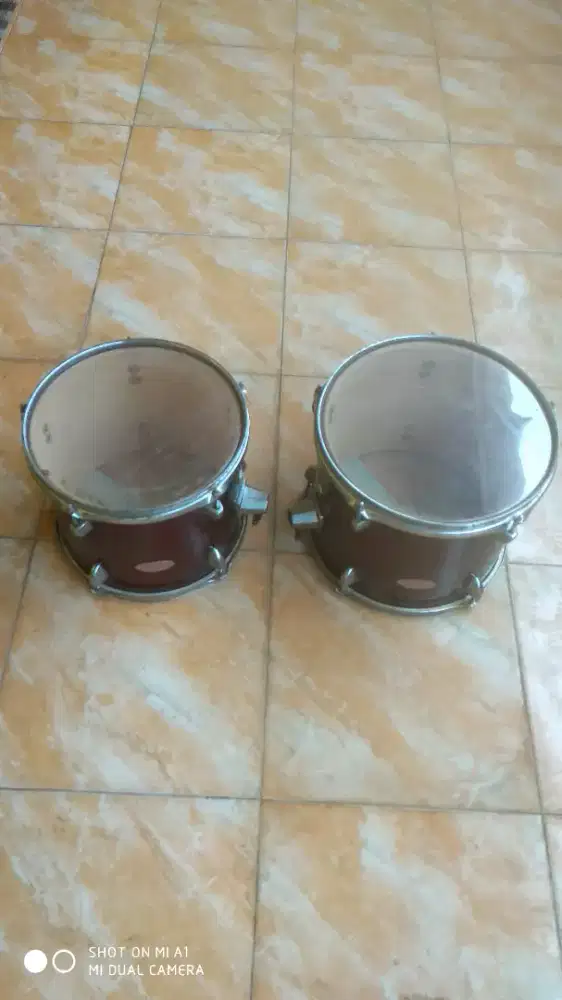 Sepasang tom middle dan Tom high