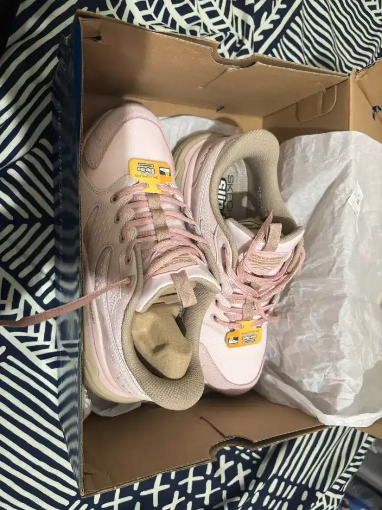 Skechers D'lux journey