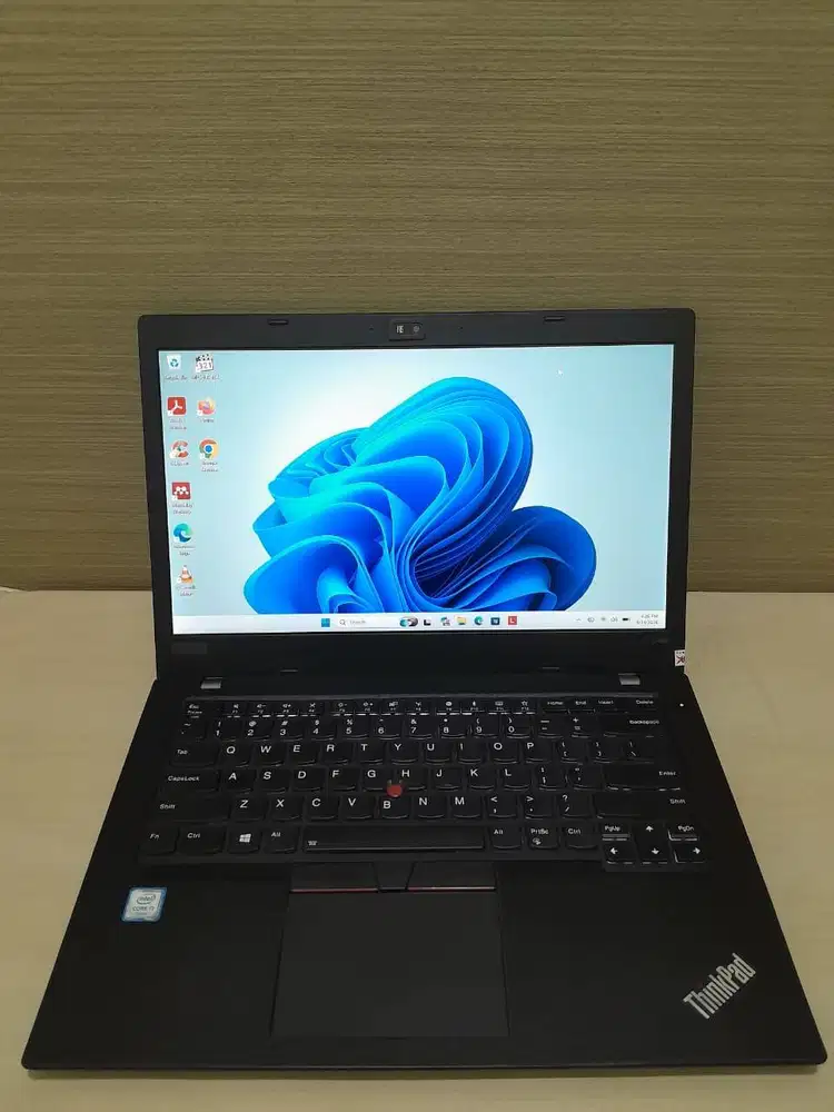 Lenovo L480, Core i7 Gen8, Ram 8GB, SSD 256GB. Layar 14in FHD, backlit
