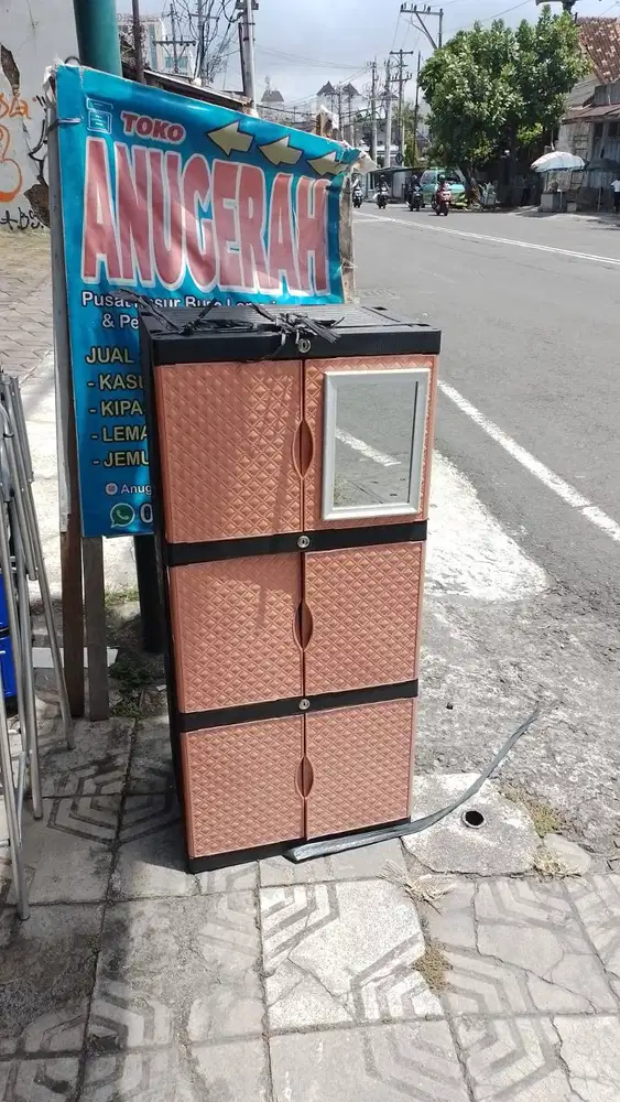Lemari Plastik Doremi Susun 3 Full kunci + Kaca