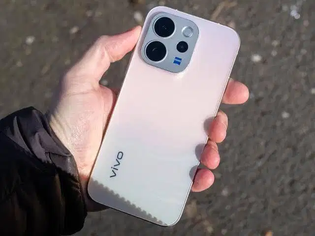 Promo spesial khusus Vivo V70 gratis 2 bulan angsuran