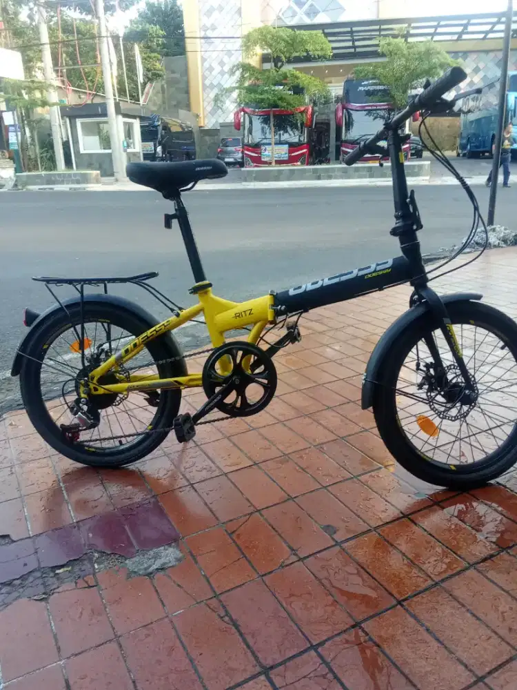 Sepeda lipat istimewa