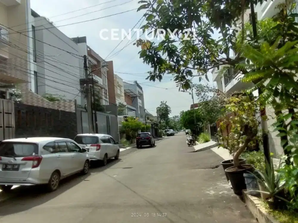 Rumah Seberang Mall Kelapa Gading Bagus Nyaman Jalan Lebar