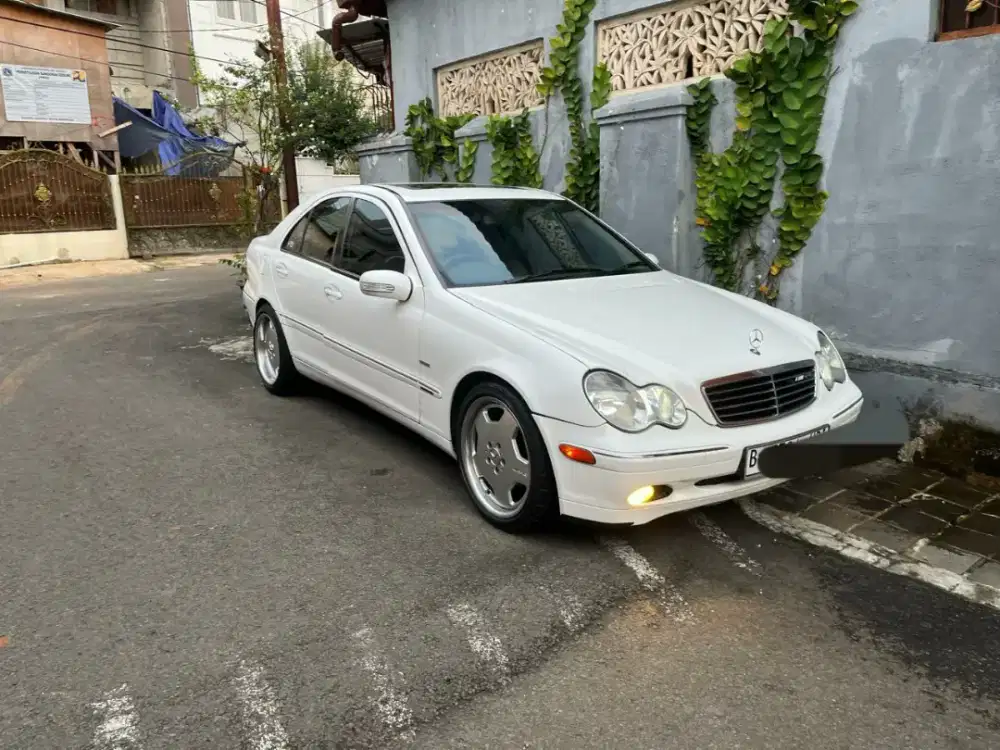 Mercy c 240 Putih