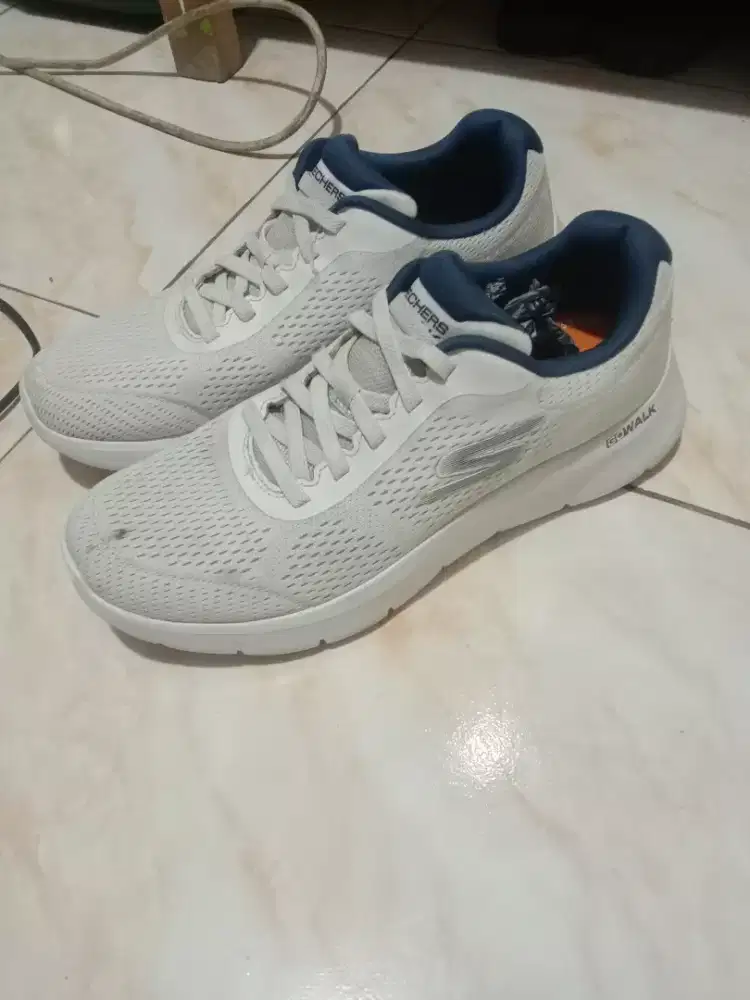 sepatu skechers