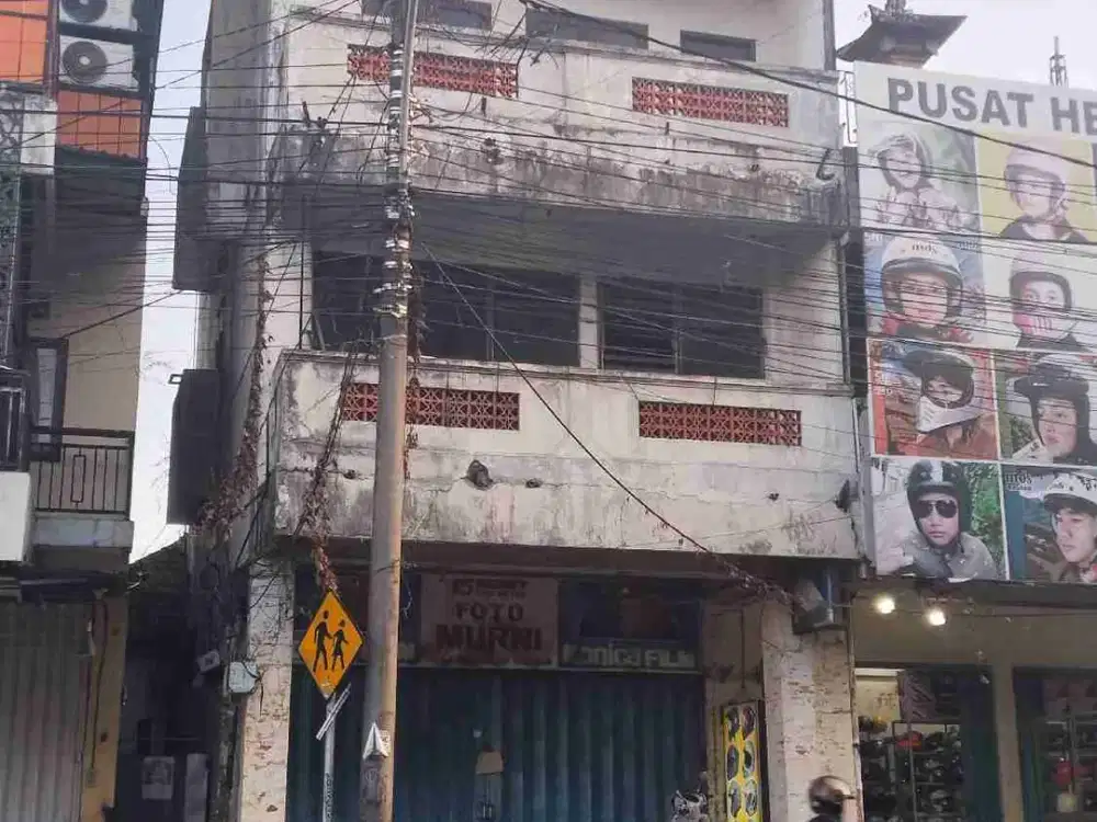 Dijual Bangunan Komersial 3,5 Lantai di Gajah Mada Tabanan
