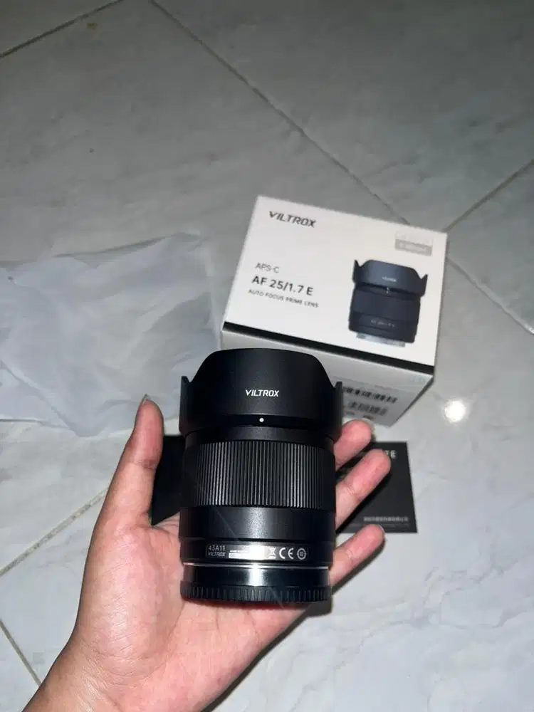 dijual lensa Viltrox AF 2.5 mm / 1.7 air bekas seperti baru