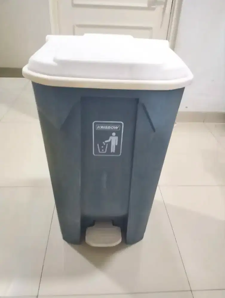 Dijual tempat sampah/tong sampah merk krisbow (bekas).