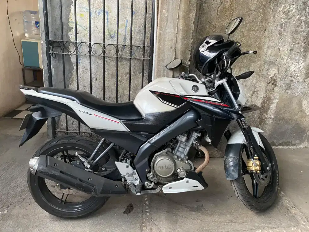 Dijual cepat Yamaha New Vixion Advance 2016 KM 44rb - irit siap pakai
