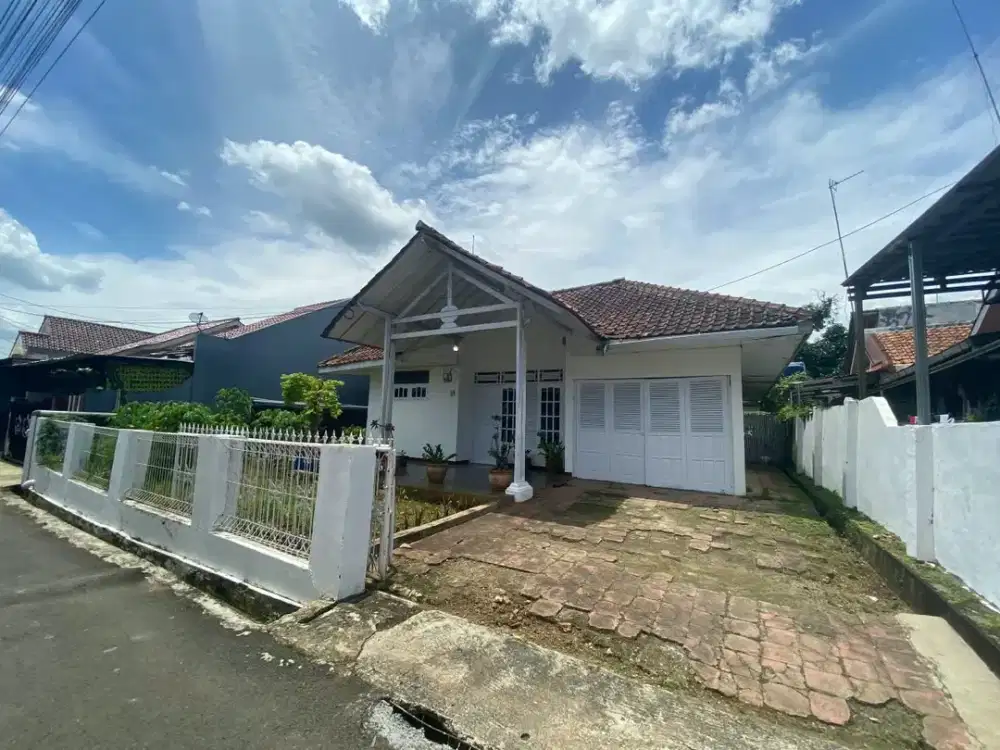 Dijual Rumah Halaman Luas Dekat Sarana Umum di Munjul Purwakarta Kota
