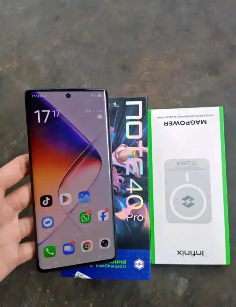 Infinix note 40 pro nfc 8+8/256 fullset, sangat mulus siap pakai.