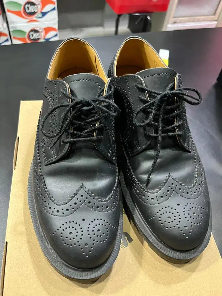 Sepatu Dr martens core 3989