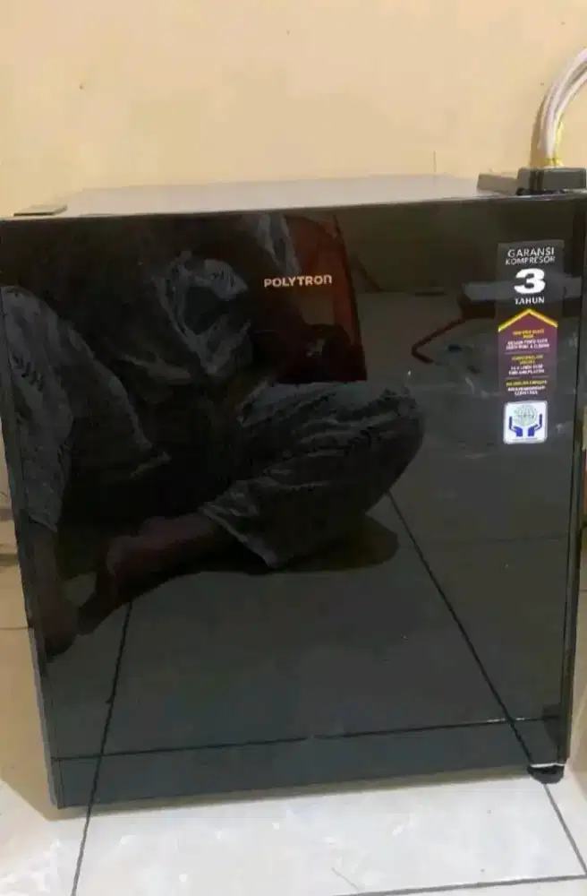 Kulkas mini portable polytron PRH51