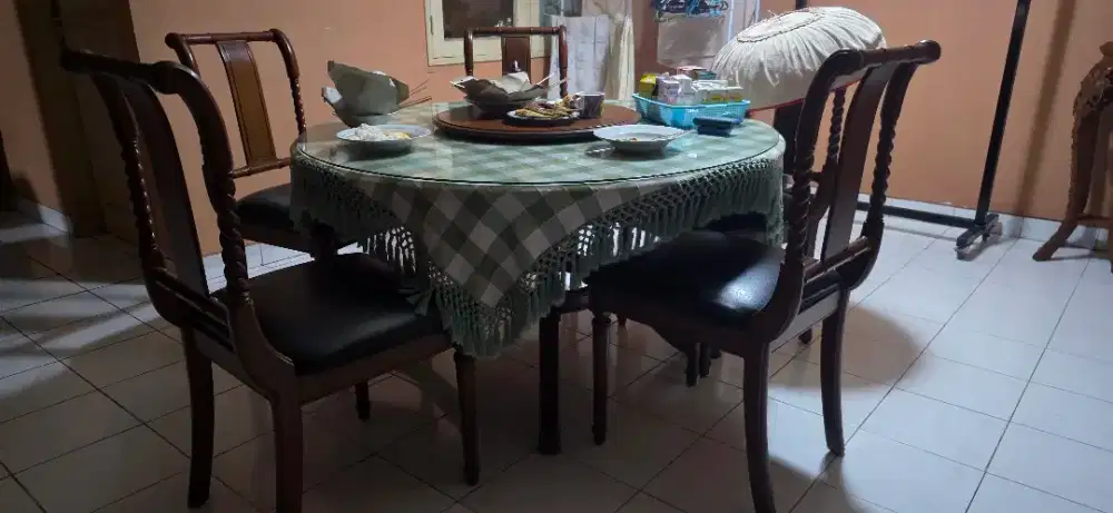 Lemari , Dipan , Meja Makan
