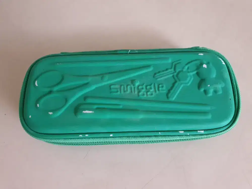 Smiggle Hardtop Pencil Case with zipper
