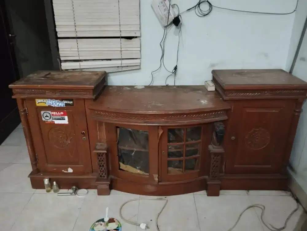 Lemari TV dan Pakaian