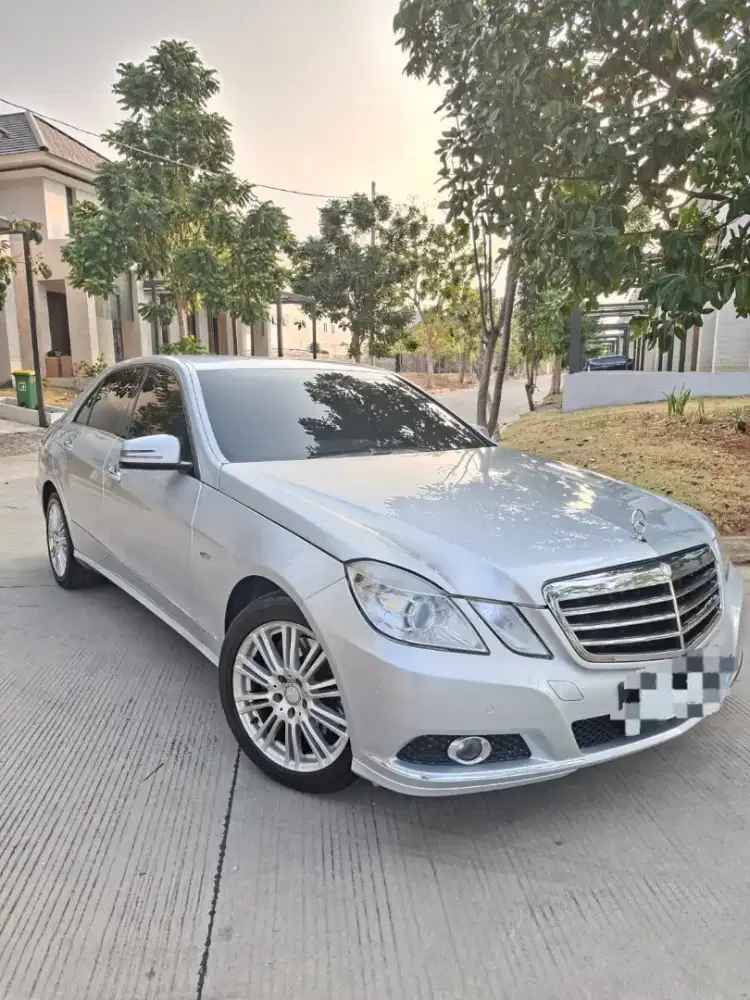 Mercedes benz E250 Tahun 2010 sangat terawat